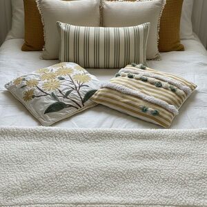 👁️‍🗨️2/18$👁️‍🗨️ Peir1 Floral and Striped Decorative Pillow Covers